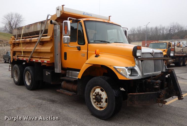 image for item DF6335 2006 International 7400  dump truck