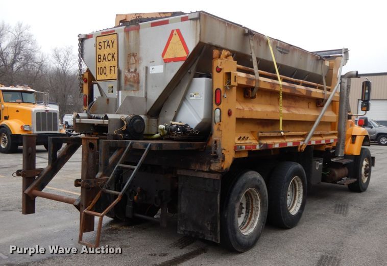 image for item DF6335 2006 International 7400  dump truck