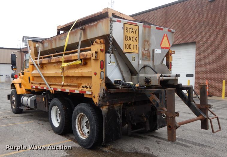 image for item DF6335 2006 International 7400  dump truck