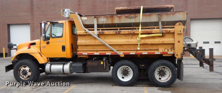 image for item DF6335 2006 International 7400  dump truck