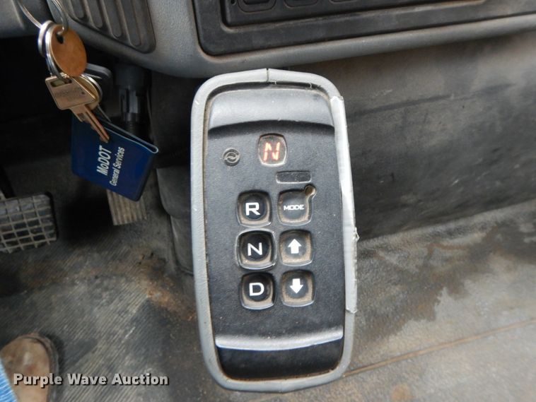 image for item DF6335 2006 International 7400  dump truck