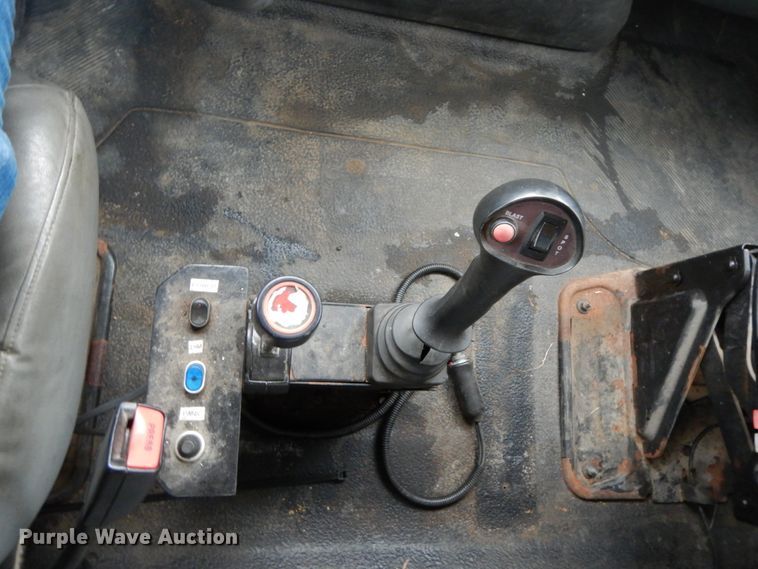 image for item DF6335 2006 International 7400  dump truck