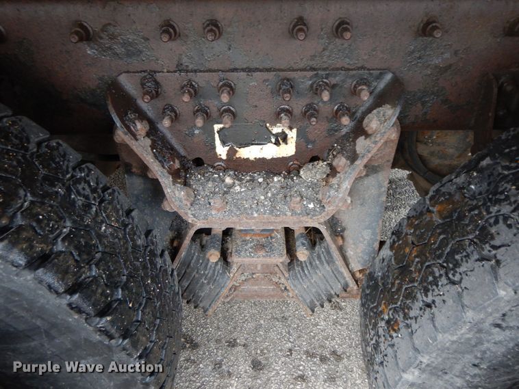 image for item DF6335 2006 International 7400  dump truck