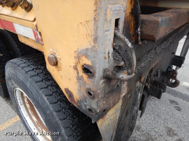 image for item DF6335 2006 International 7400  dump truck