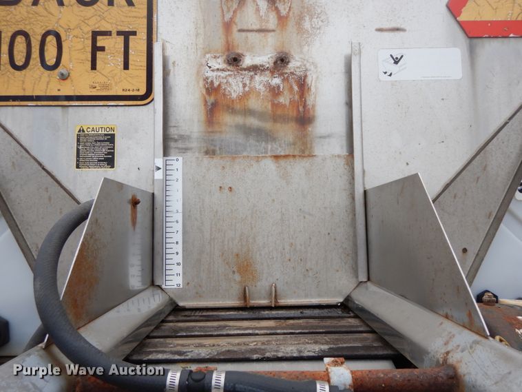 image for item DF6335 2006 International 7400  dump truck