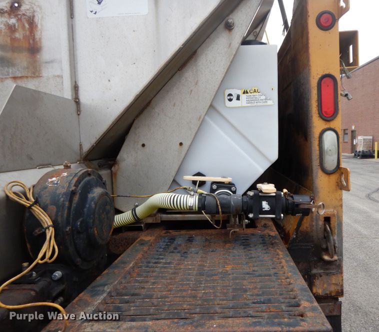 image for item DF6335 2006 International 7400  dump truck