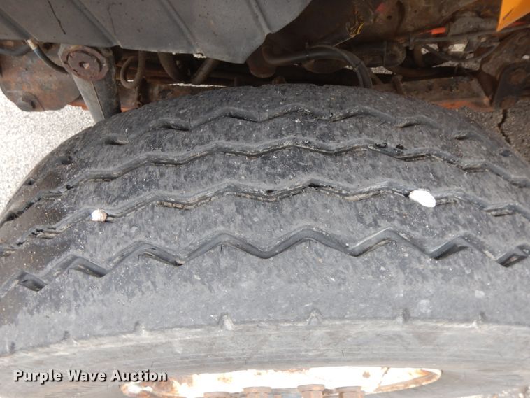 image for item DF6335 2006 International 7400  dump truck