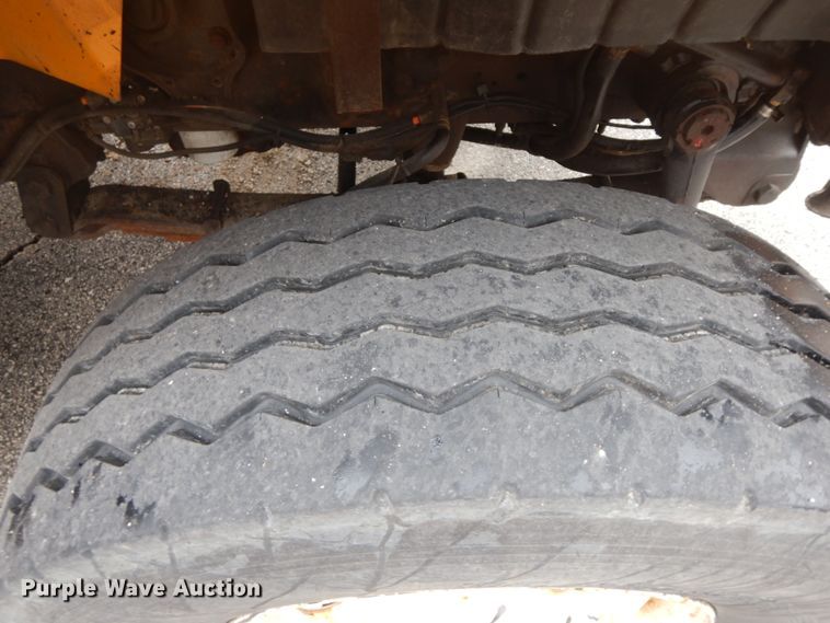 image for item DF6335 2006 International 7400  dump truck