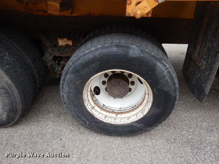 image for item DF6335 2006 International 7400  dump truck