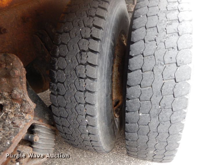 image for item DF6335 2006 International 7400  dump truck