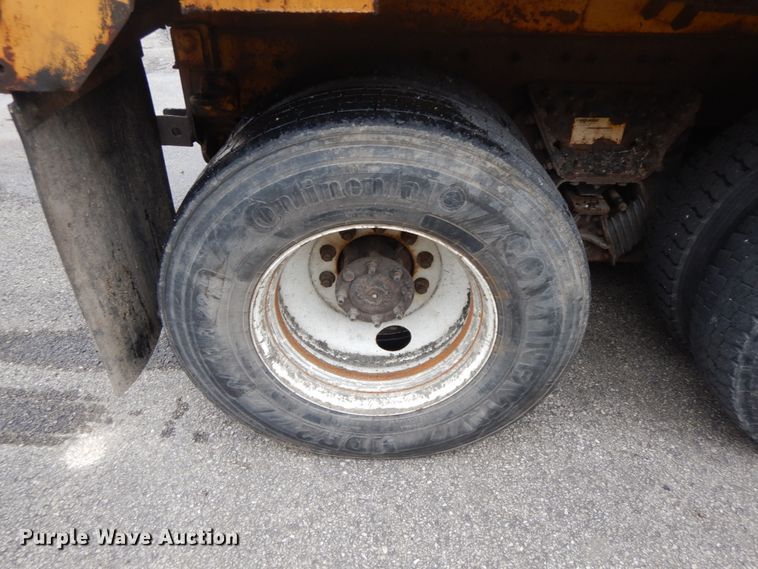 image for item DF6335 2006 International 7400  dump truck