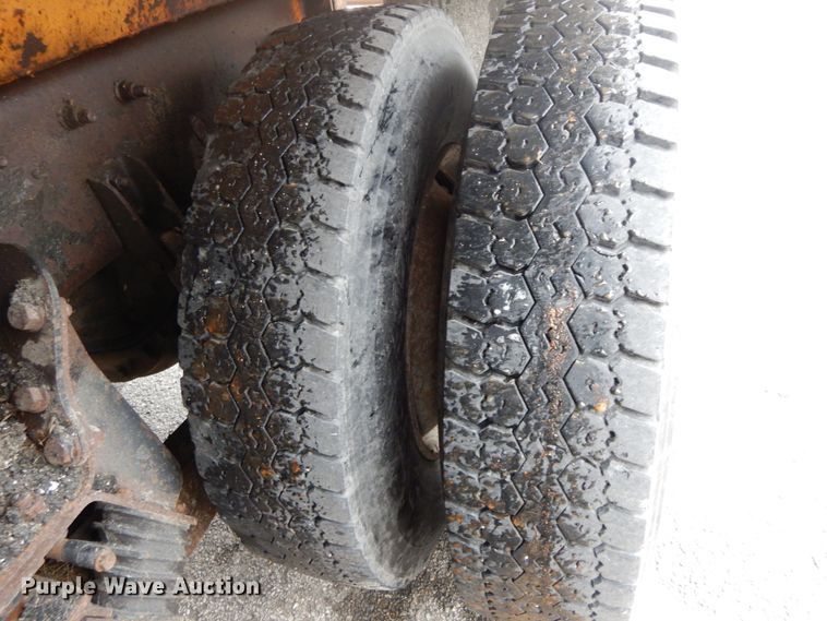 image for item DF6335 2006 International 7400  dump truck