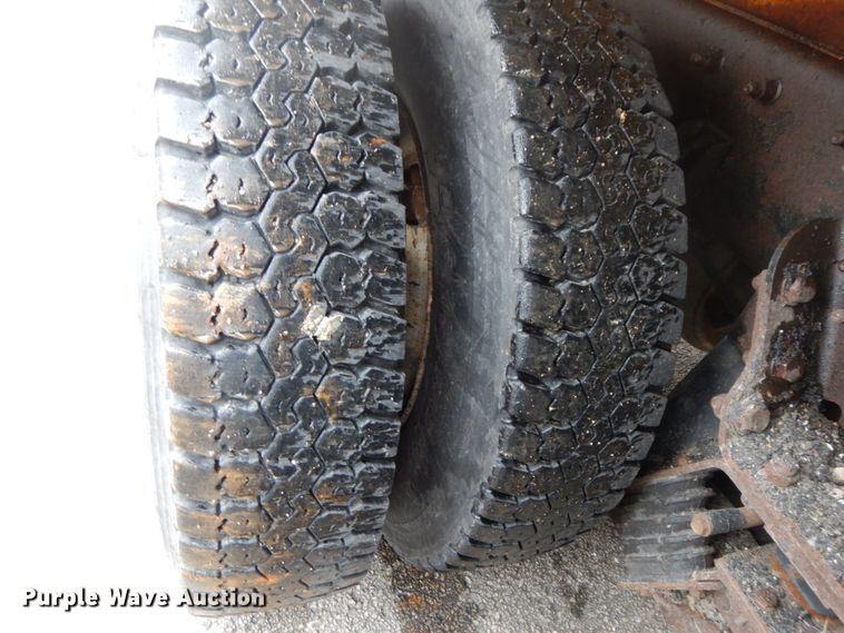 image for item DF6335 2006 International 7400  dump truck