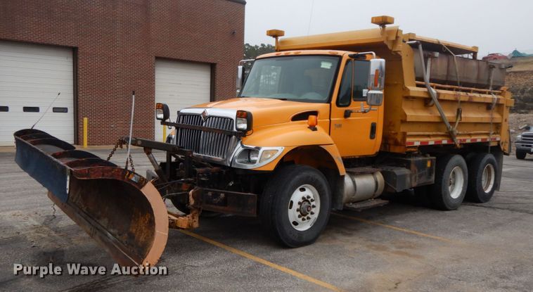 image for item DF6336 2006 International 7400  dump truck