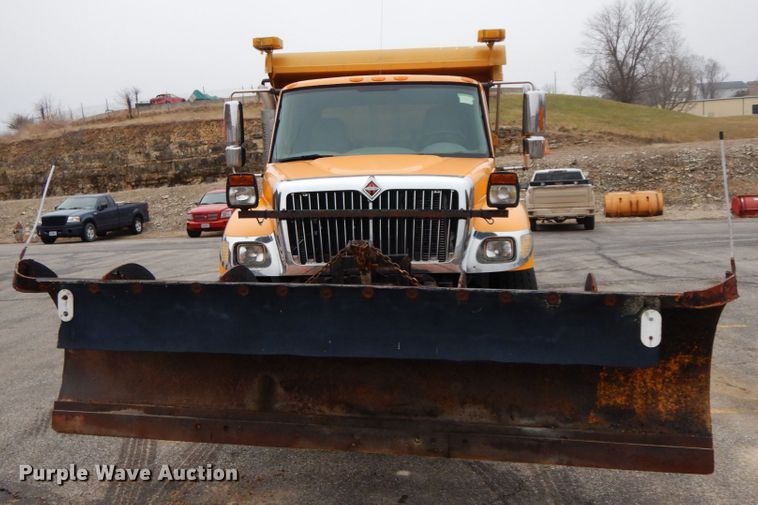 image for item DF6336 2006 International 7400  dump truck