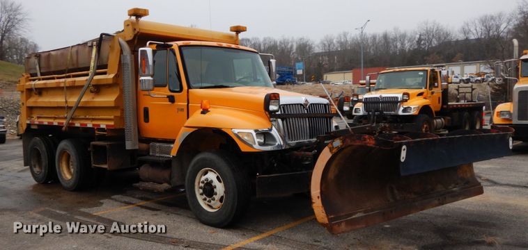 image for item DF6336 2006 International 7400  dump truck