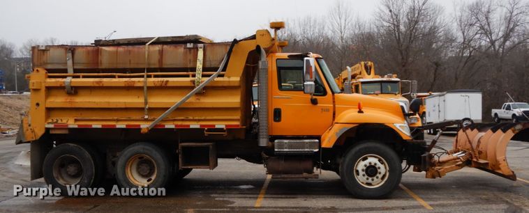 image for item DF6336 2006 International 7400  dump truck