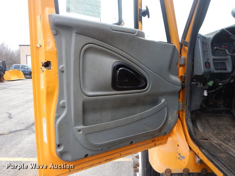 image for item DF6336 2006 International 7400  dump truck