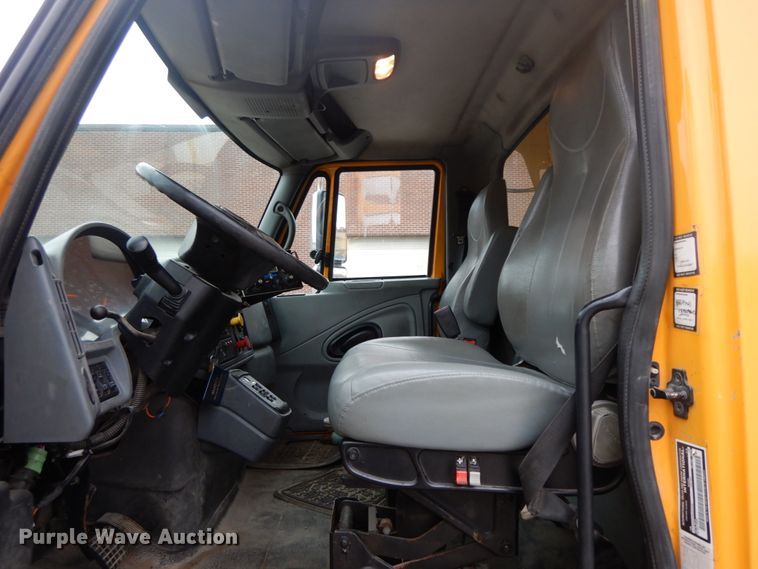 image for item DF6336 2006 International 7400  dump truck