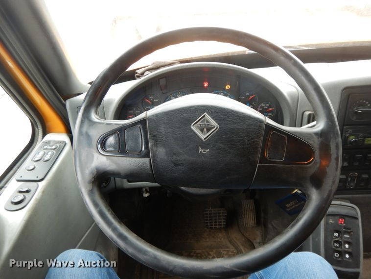 image for item DF6336 2006 International 7400  dump truck