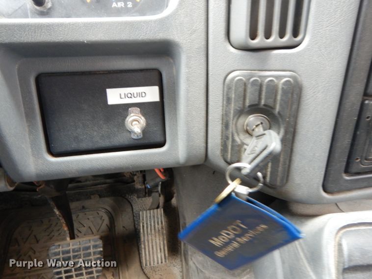 image for item DF6336 2006 International 7400  dump truck