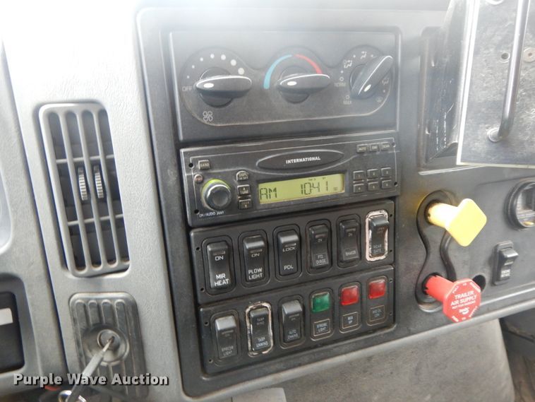 image for item DF6336 2006 International 7400  dump truck