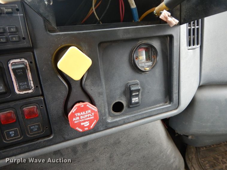 image for item DF6336 2006 International 7400  dump truck