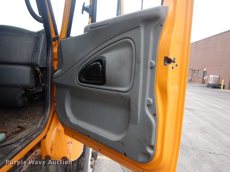 image for item DF6336 2006 International 7400  dump truck