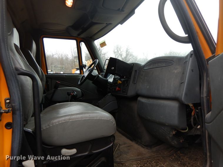 image for item DF6336 2006 International 7400  dump truck