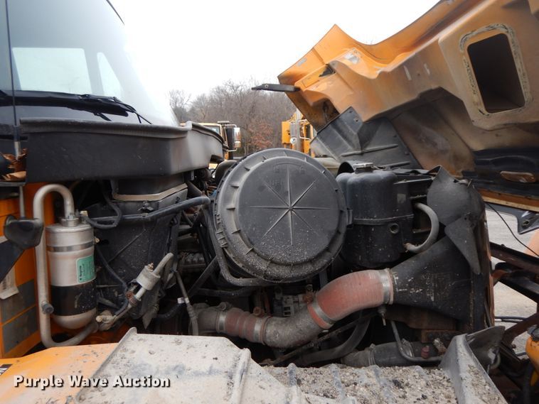 image for item DF6336 2006 International 7400  dump truck