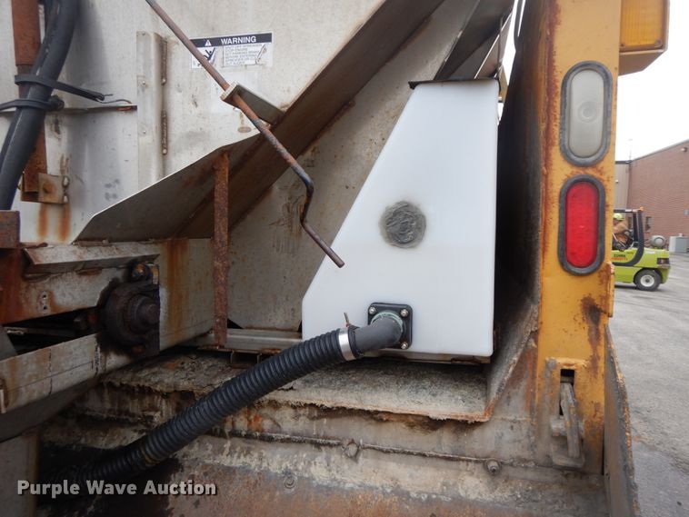 image for item DF6336 2006 International 7400  dump truck