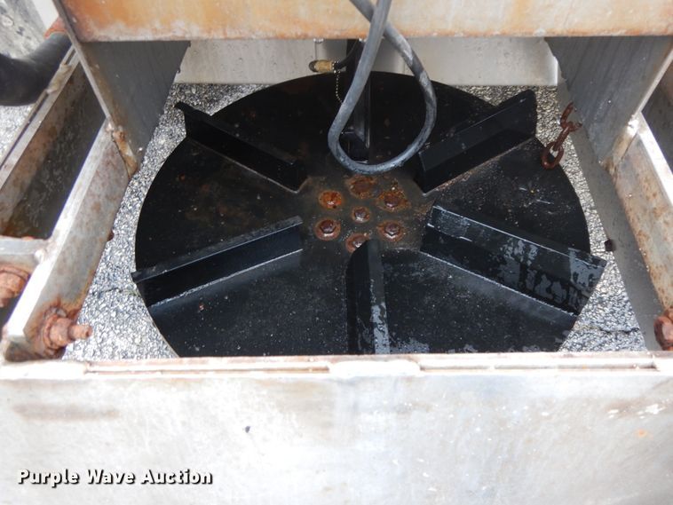 image for item DF6336 2006 International 7400  dump truck