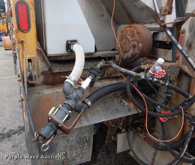 image for item DF6336 2006 International 7400  dump truck