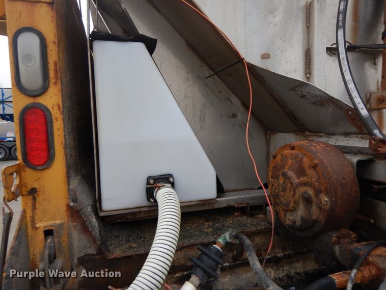 image for item DF6336 2006 International 7400  dump truck