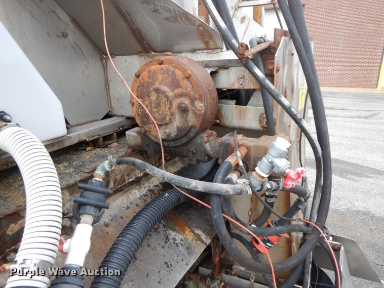 image for item DF6336 2006 International 7400  dump truck