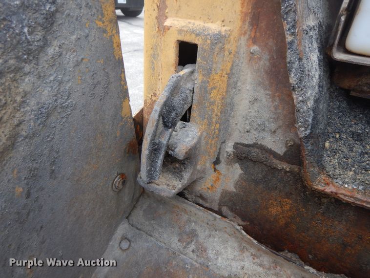 image for item DF6336 2006 International 7400  dump truck