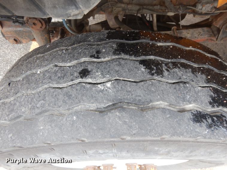 image for item DF6336 2006 International 7400  dump truck