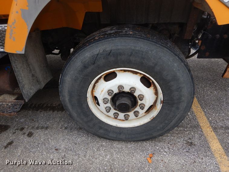 image for item DF6336 2006 International 7400  dump truck