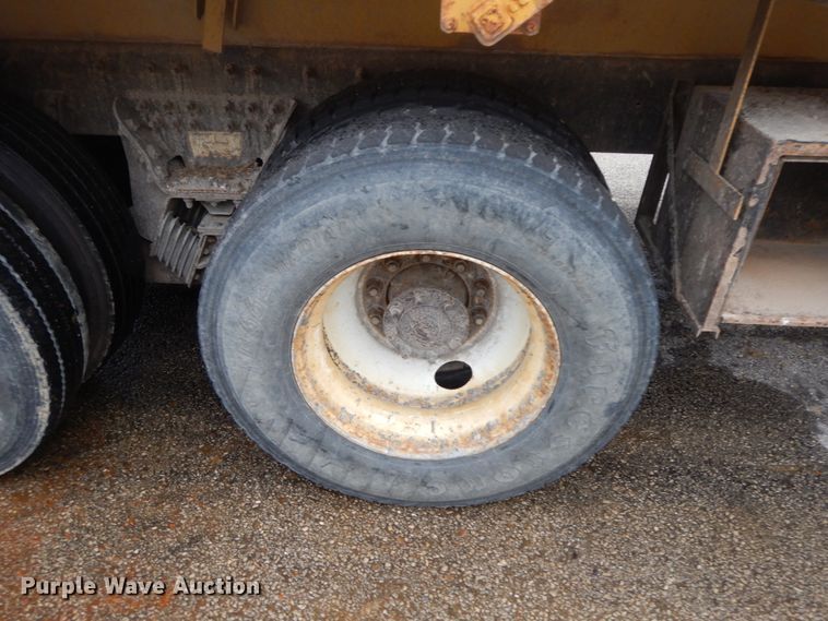 image for item DF6336 2006 International 7400  dump truck