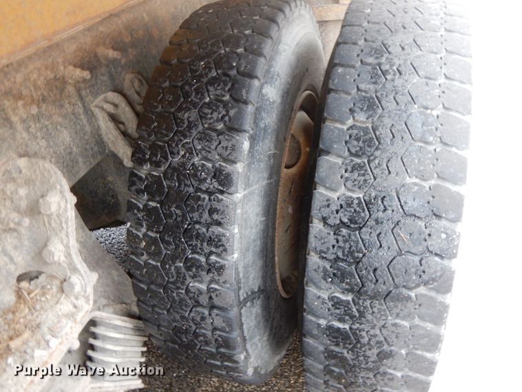 image for item DF6336 2006 International 7400  dump truck