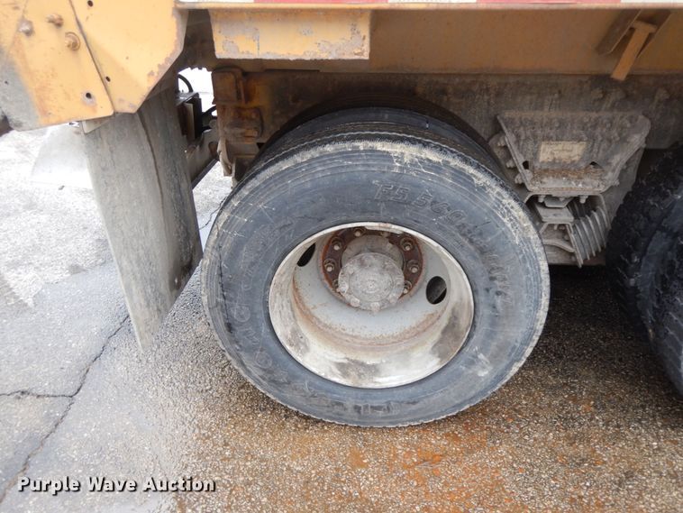 image for item DF6336 2006 International 7400  dump truck