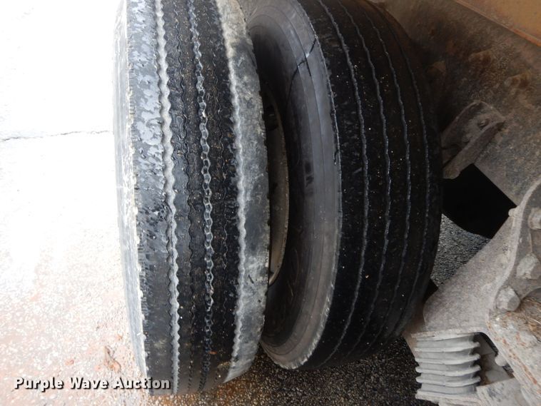 image for item DF6336 2006 International 7400  dump truck