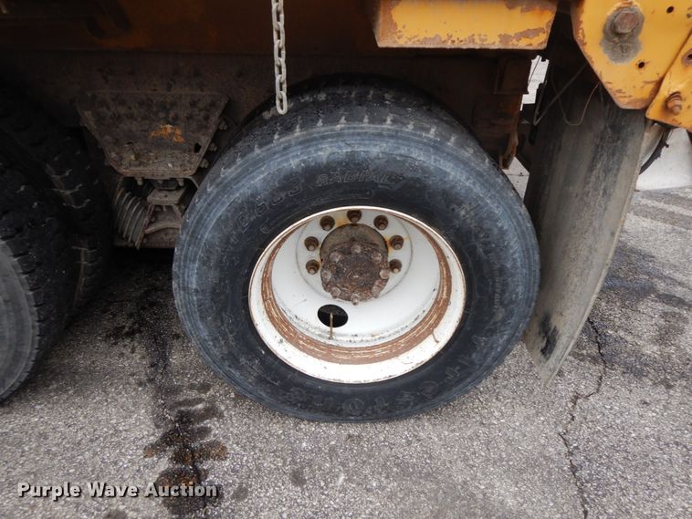 image for item DF6336 2006 International 7400  dump truck