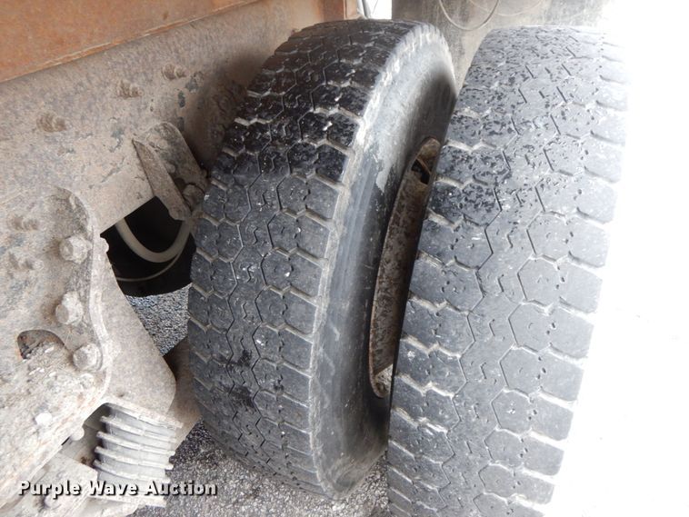 image for item DF6336 2006 International 7400  dump truck