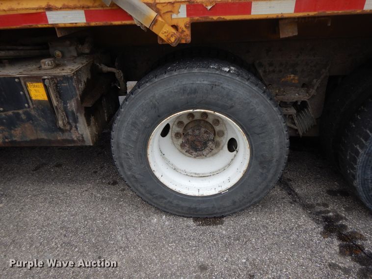 image for item DF6336 2006 International 7400  dump truck