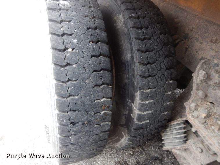 image for item DF6336 2006 International 7400  dump truck