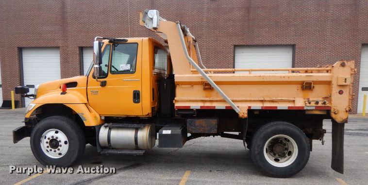 image for item DF6339 2006 International 7400  dump truck