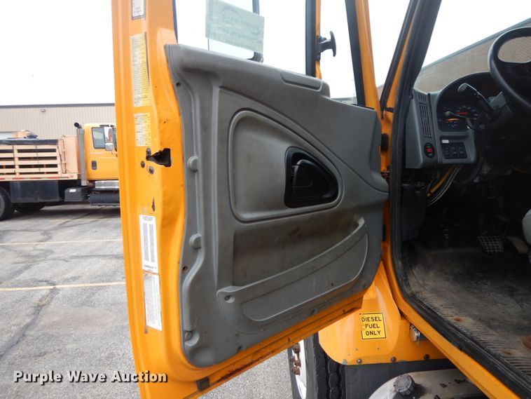 image for item DF6339 2006 International 7400  dump truck