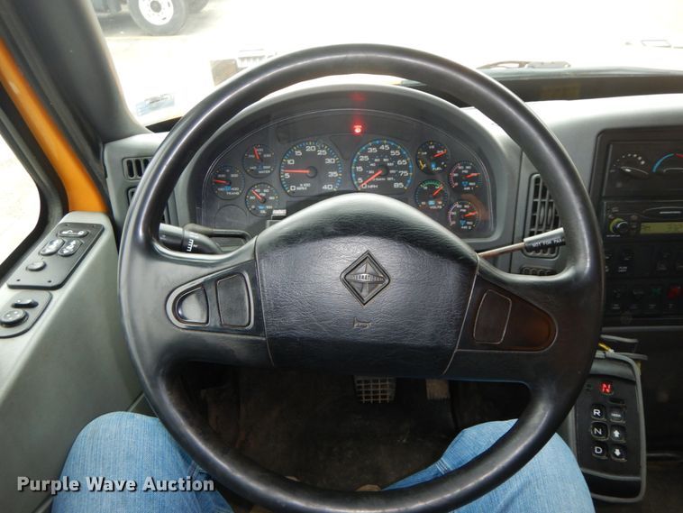 image for item DF6339 2006 International 7400  dump truck