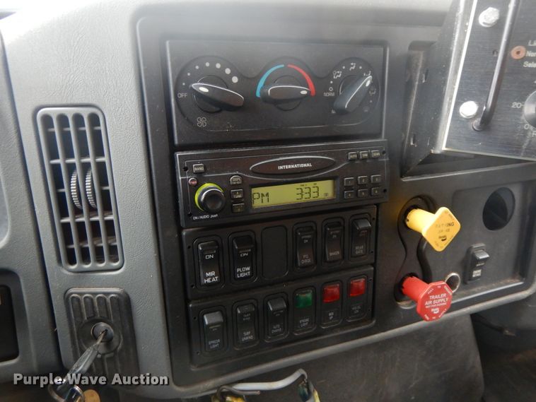 image for item DF6339 2006 International 7400  dump truck